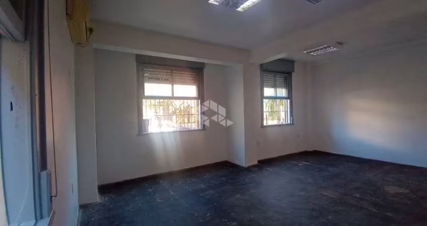 Térreo, reformado, desocupado. 77,98m² de área útil.