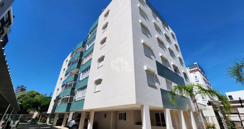 Apartamento desocupado com 96m²,  3 dormitórios e com 2 vagas no Bairro Tristeza.