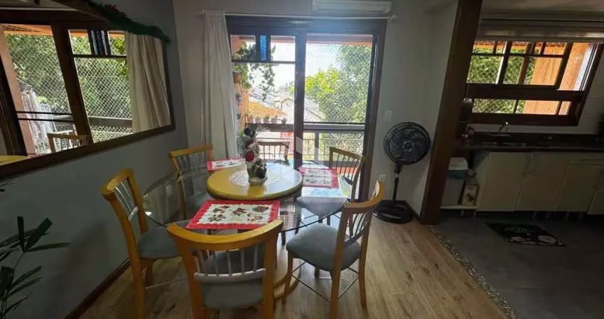 Casa em condomínio, 3 dormitórios, sendo 1 suíte, churrasqueira, lareira e garagem fechada