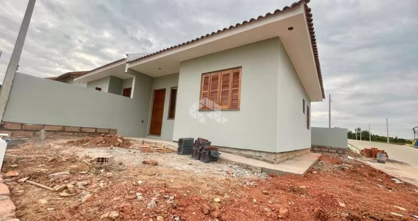 Casa geminada 02 dormitórios no bairro Esmeralda