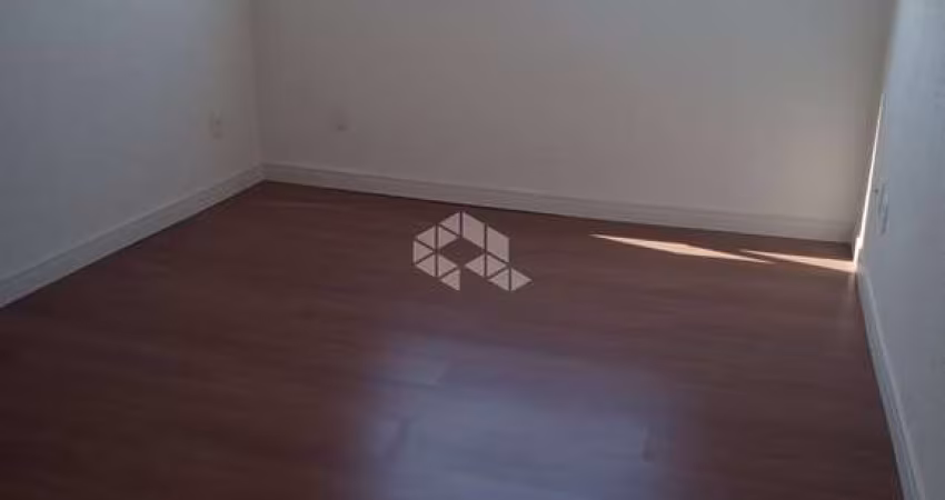 APARTAMENTO REFORMADO DE 2 DORMITÓRIOS COM VAGA ROTATIVA - ALTO PETRÓPOLIS