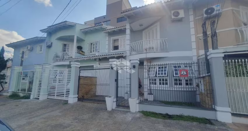 Sobrado de 3 dormitórios, sendo 1 suíte no bairro Centro