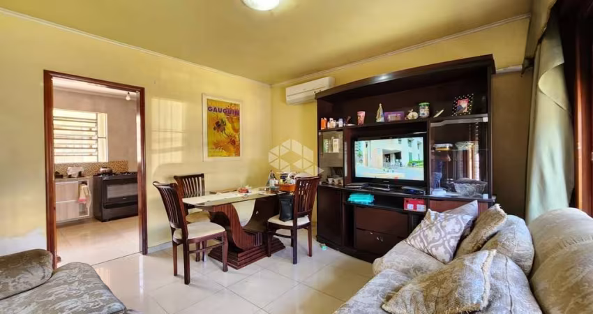 Casa com 3 quartos, suíte, salas, vagas de garagem, 191m²  no Jardim Lindóia em Porto Alegre.