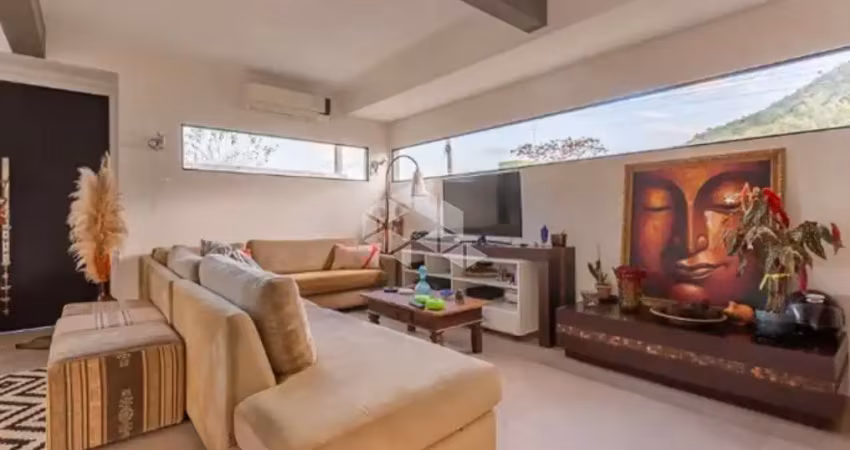 Casa 4 dormitórios sendo 2 suítes no bairro rio tavares - florianópolis/sc