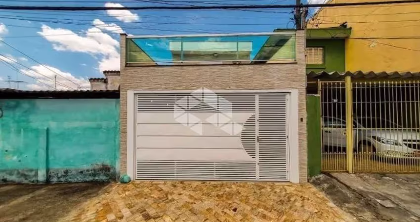 Sobrado à venda na Vila Sabrina com 3 dormitórios e  2 vagas.