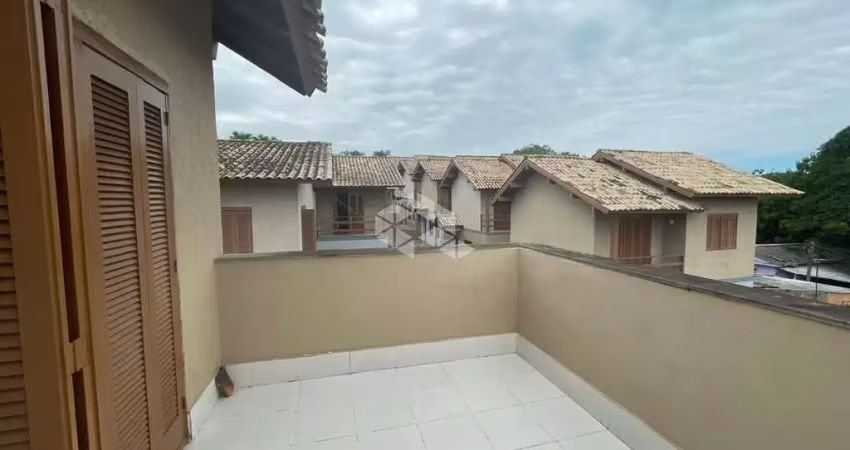 Casa estilo sobrado, em condomínio fechado, com 3 dormitórios, sendo 1 suíte, com terraço e vista para o guaíba