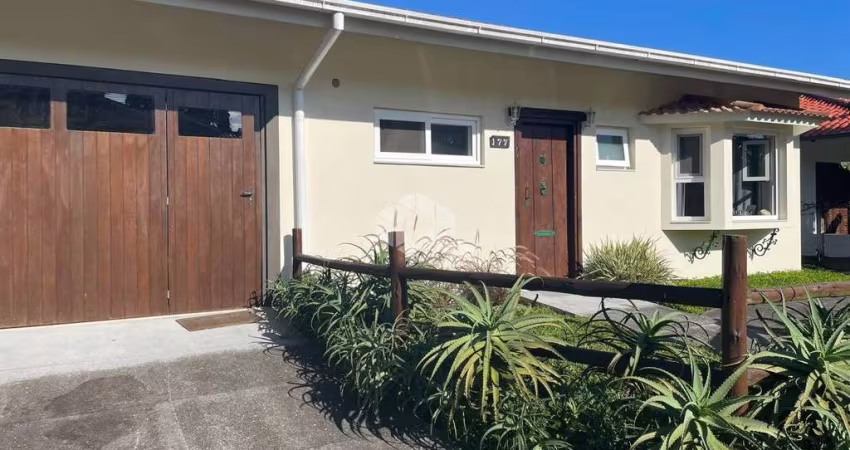 Casa com 2 quartos, 2 vagas, 360 m² de área total, no Jardim Panorâmico em Garopaba SC