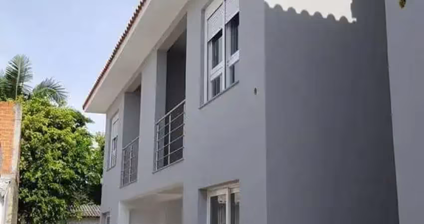 Sobrado com 02 dormitórios e sacada, no  Centro de Canoas