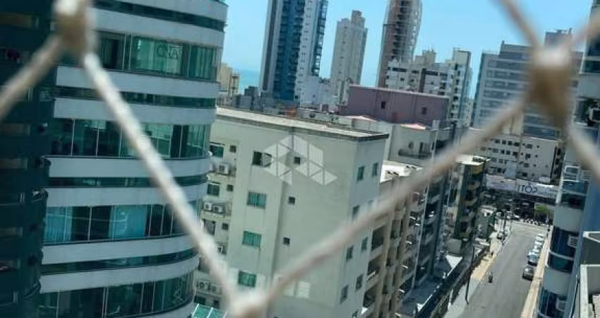 Apartamento em Meia Praia