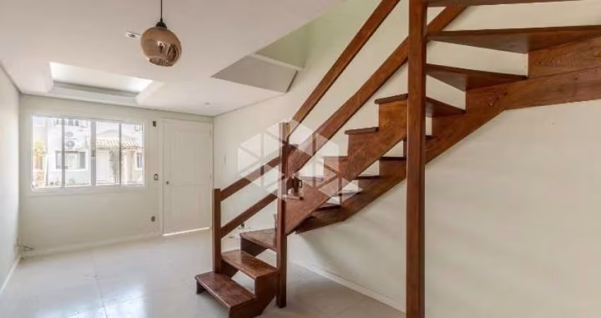 Casa em condomínio com 2 dormitórios e 1 vaga de garagem, no bairro Rio Branco, em Canoas.