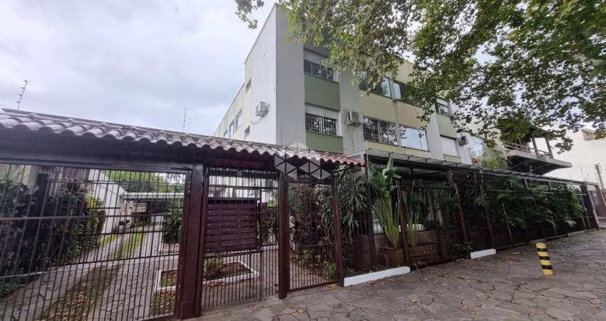 Apartamento desocupado de 2 dormitorios no bairro Camaquã em Porto Alegre.