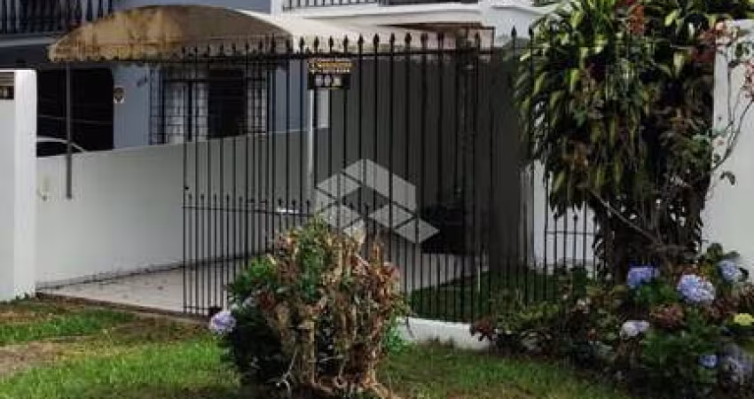 Sobrado com 3 quartos sendo 1 suite a venda no bairro Hauer, Curitiba-PR por R$ 570.000