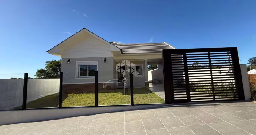 Casa 03 dormitórios com amplo quintal