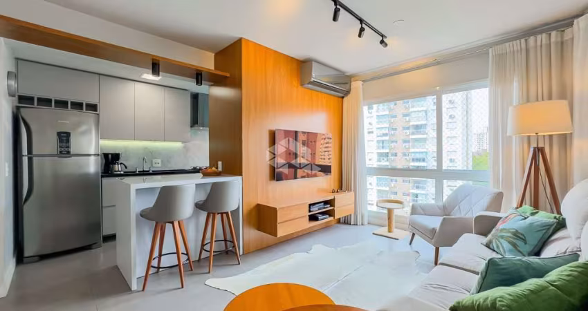 Apartamento 3 dormitórios, transformado em 2 dormitórios com living estendido, súite, 2 vagas lado a lado, infra estrutura completa.