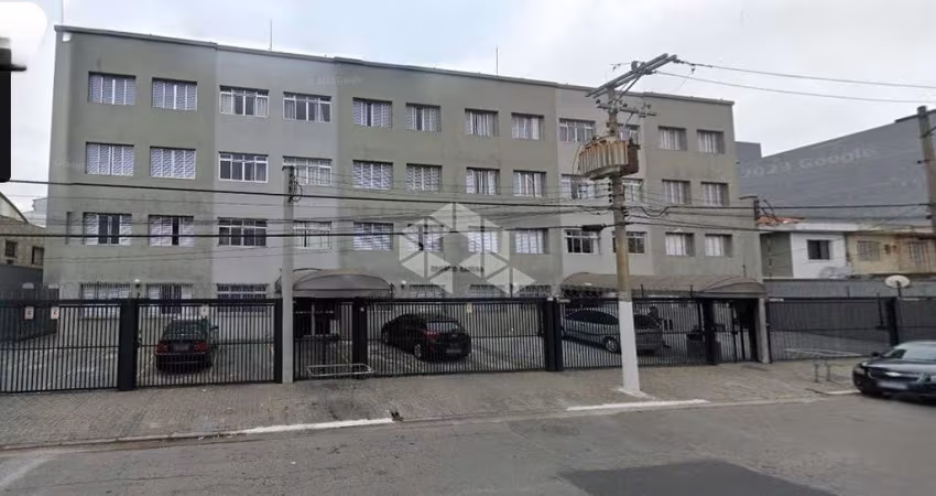 Apartamento clássico reformado à venda com 2 dormitórios e 1 vaga coberta - Próximo ao Centro do Parque Novo Mundo