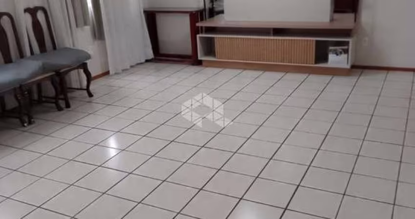 APARTAMENTO COM 4 QUARTOS NO CENTRO - FLORIANÓPOLIS/SC