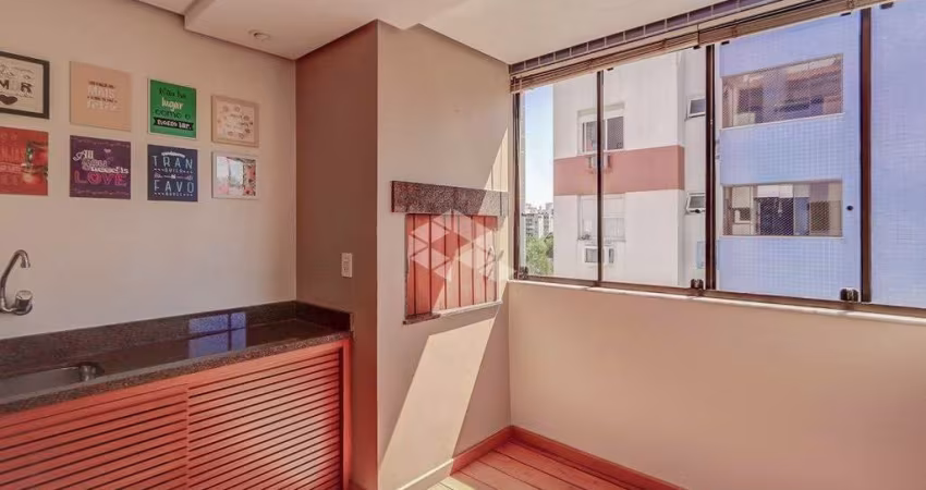 Apartamento desocupado com 3 dormitórios e 2 vagas no Bairro Tristeza na Zona Sul de Porto Alegre/RS.