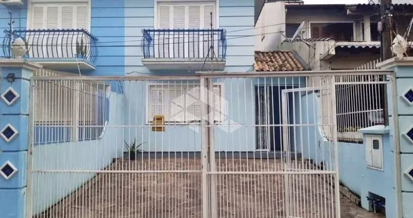 Casa com 3 dormitórios, 1 suíte e 2 vagas no Jardim Itú em Porto Alegre-RS!