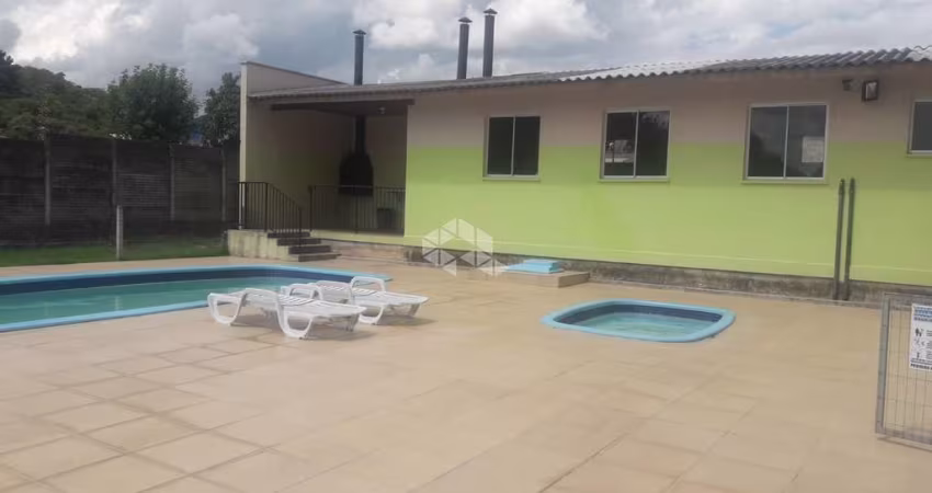 Apartamento de 2 quartos, sala, cozinha, sacada com churrasqueira, area de serviço, banheiro, e vaga de garagem  coberta, em Sapucaia Do Sul