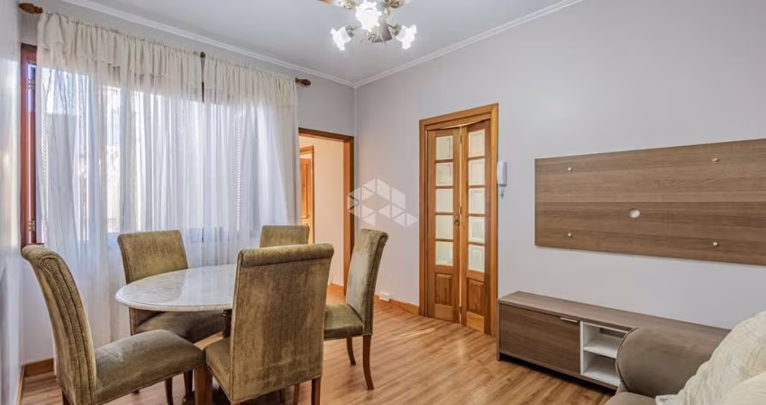 Apartamento 2 dormitórios, reformado, 1 vaga de garagem no bairro São Geraldo, em Porto Alegre.