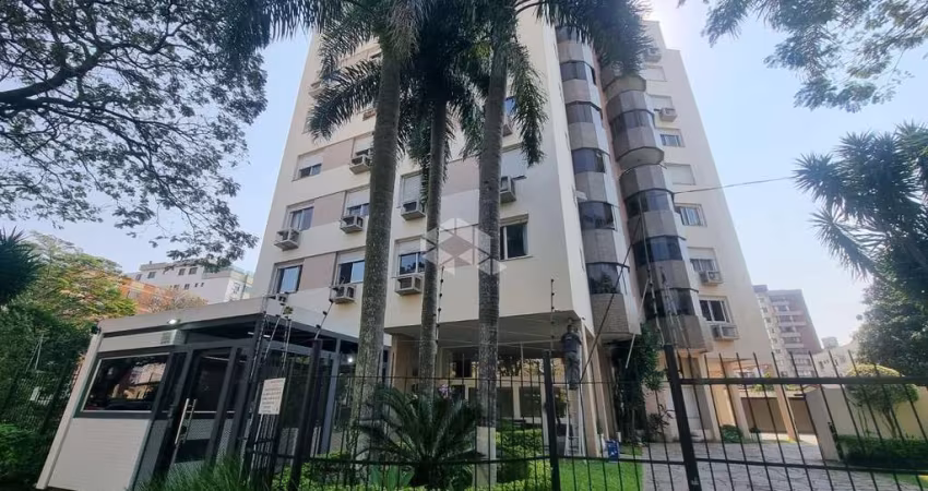 Excelente apartamento com dois dormitórios, living com dois ambientes, sacada com churrasqueira e vaga coberta