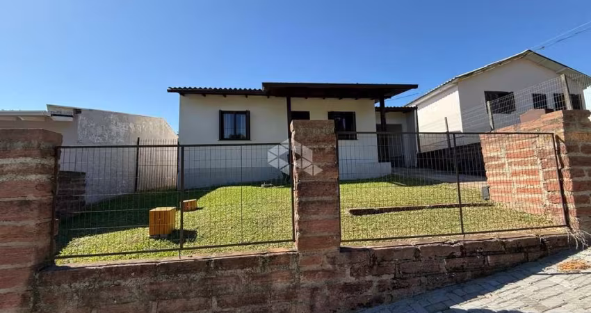 Casa 02 dormitórios no bairro Esmeralda