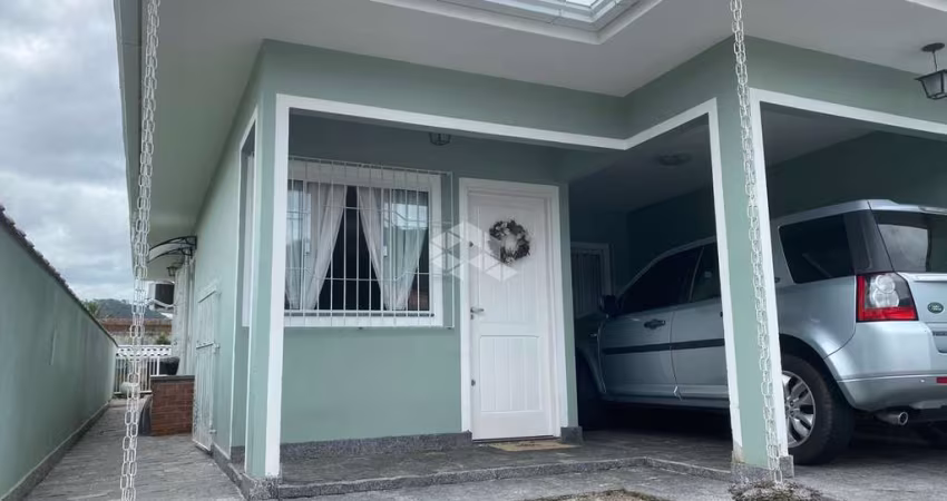 Casa com 2 quartos/dormitórios no bairro Fundos, em Biguaçu- SC
