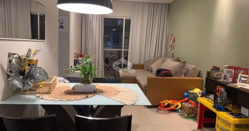 Apartamento mobiliado com 2 dormitórios, 1 vaga de garagem no bairro Areias em São José/SC.