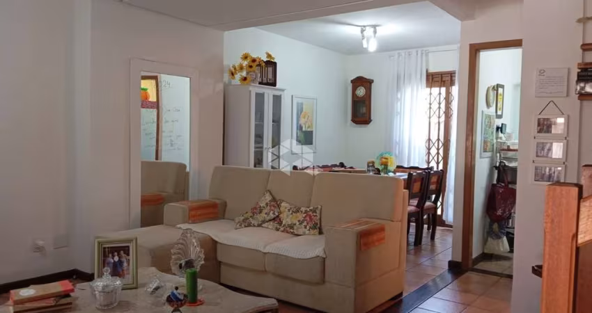 Casa em condomínio com 115m²  e 3 quartos à venda no bairro Cavalhada
