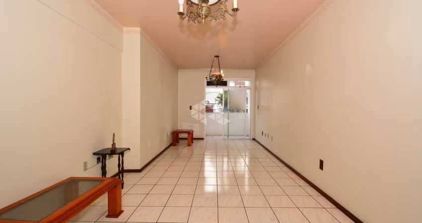 APARTAMENTO AMPLO COM 3 QUARTOS SENDO 1 SUÍTE E EXCELENTE LOCALIZAÇÃO NO CENTRO DE FLORIANÓPOLIS