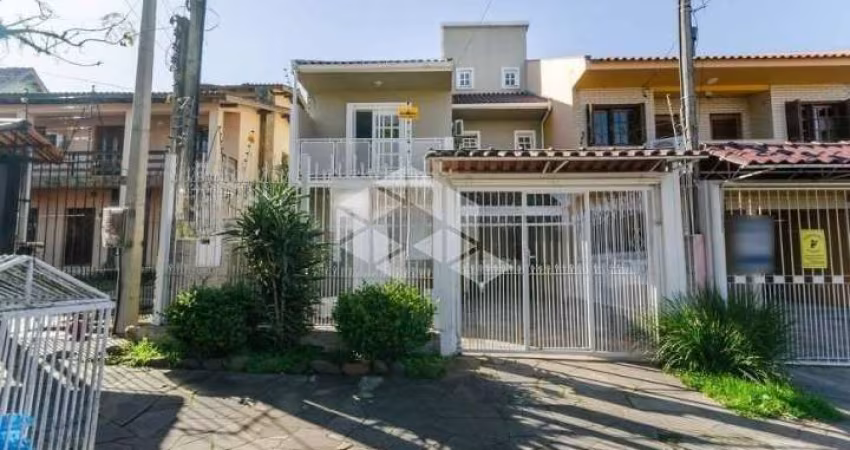 Casa a venda com 231m², 3 dormitórios, 1 suíte, piscina e garagem  no Imperial Park