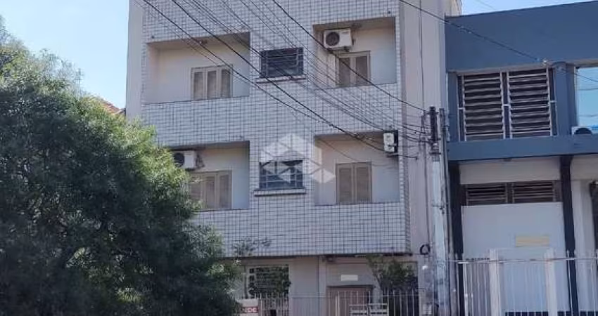 1 dormitório, reformado, desocupado próximo a Cristóvão Colombo. Condomínio baixo.