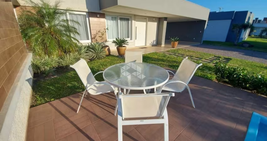Condomínio Náutico , Casa 200 m², 03 dormitórios, 3 suítes, piscina aquecida, Atlântida Sul !