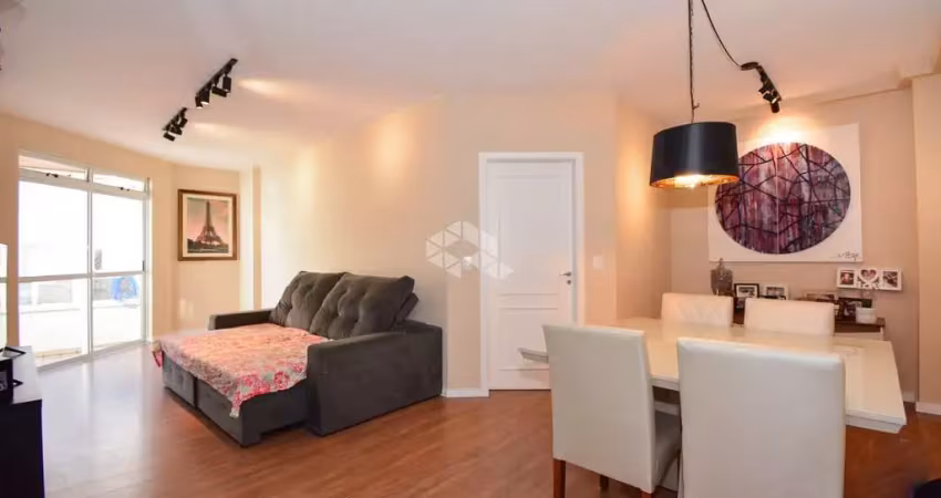 Apartamento semimobiliado com 3 quartos sendo 1 suíte e 1 vaga de garagem no bairro kobrasol em são josé/sc