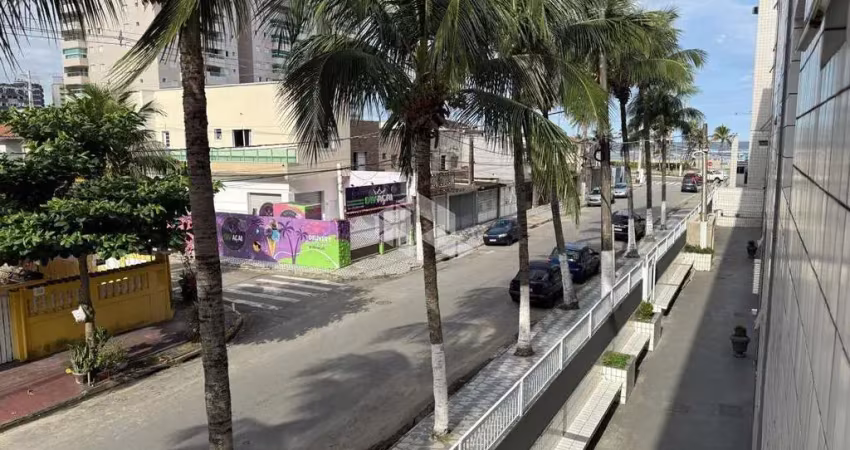 Kitão mobiliado c/ garagem à 50 metros da praia. 35,00 m² área útil. vila mirim / praia grande sp.