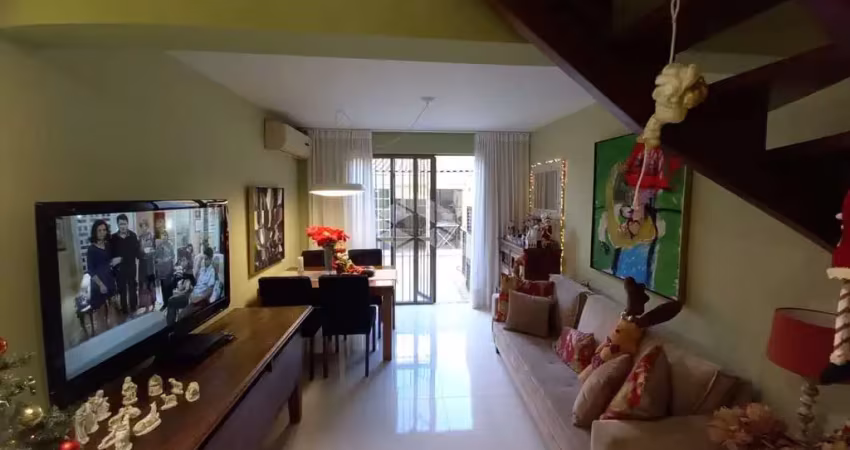 Casa com 3 dormitórios, churrasqueira, 2 vagas. zona norte próxima ao bourbon contry