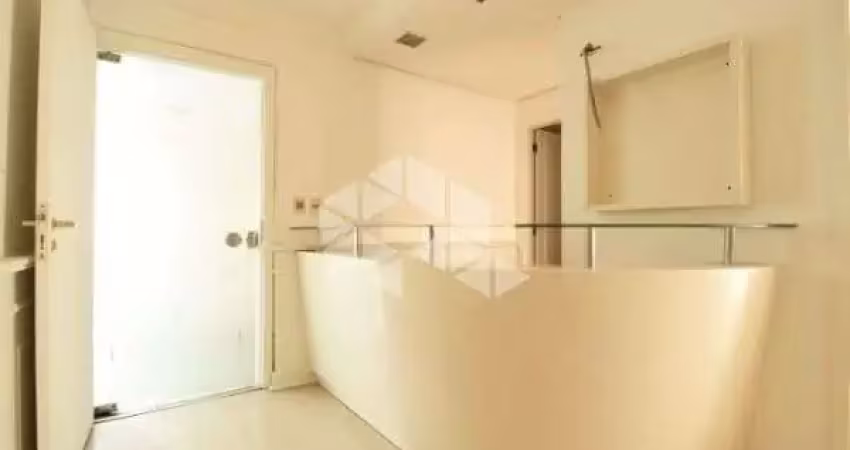 Sala comercial desocupada  à venda no bairro floresta em porto alegre/rs