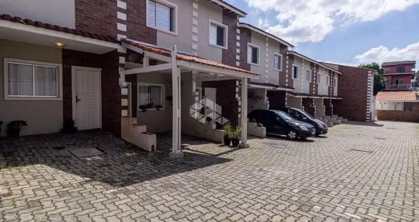 Sobrado em condominio com 2 dormitórios com planejados e 1 vaga coberta