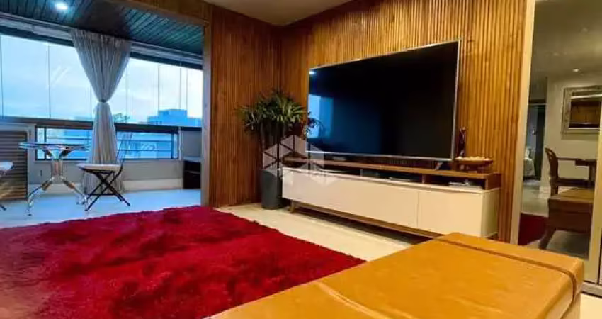 Apartamento à venda de 2 dormitórios mobiliado em jurerê ,peerto da praia