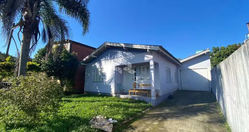 Casa 3 dormitórios com 1 suite e amplo terreno em campo bom