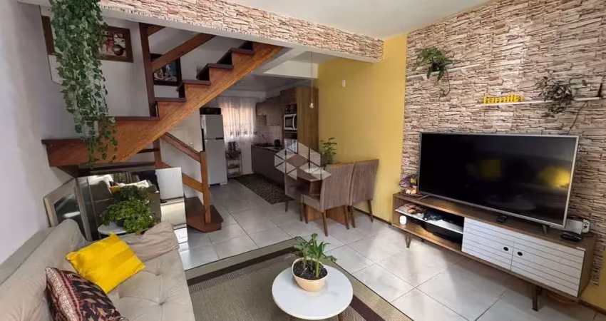 Casa semi mobiliada de 02 pavimentos em condomínio na restinga