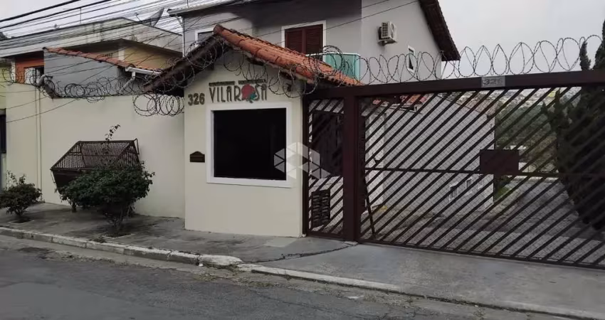 Casa de condomínio com 3 quartos e 3 banheiros à venda.