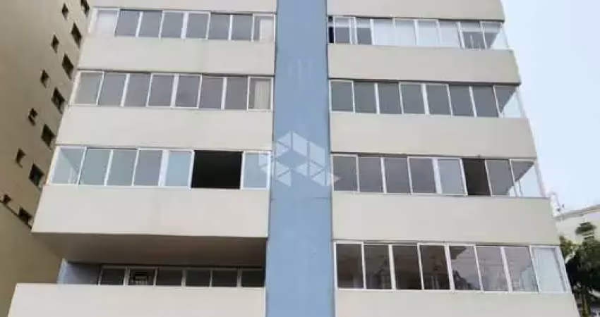 Apartamento de frente, sacada com churrasqueira, 03 dormitórios sendo 01 suíte