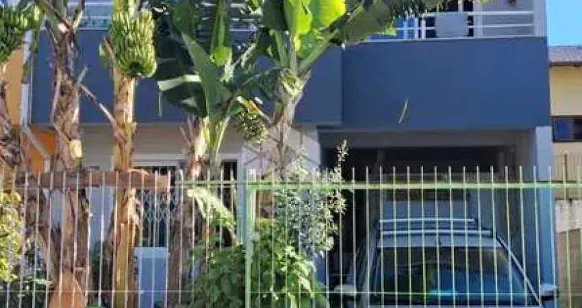 Amplo sobrado com 3 quartos sendo uma súite, sacada e vaga no bairro ipiranga!