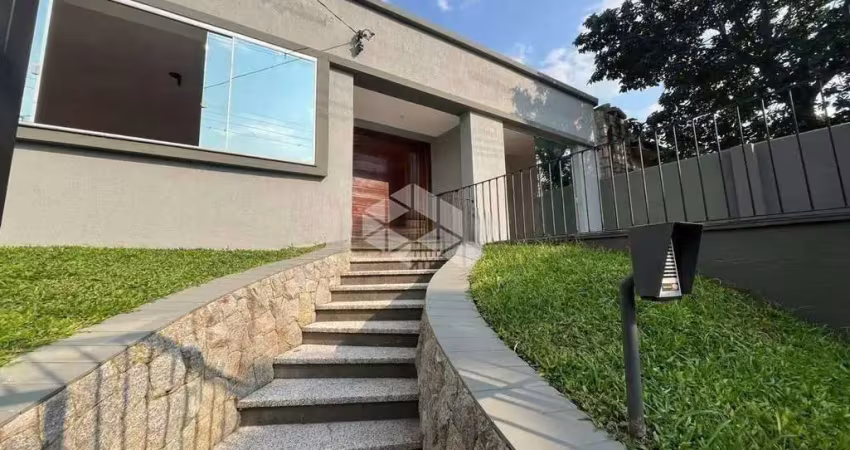 Casa a venda com 300m² de área total, 3 dormitórios mais dependência na tristeza/zona sul
