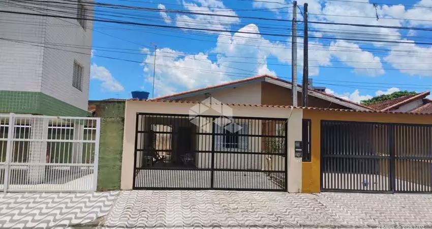 Casa com 2 quartos à venda na Casimiro de Abreu, 41, Solemar, Praia Grande