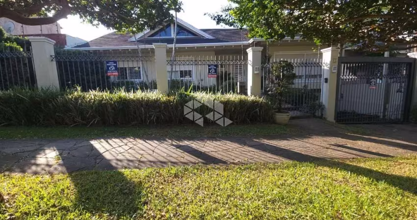 Ampla casa à venda no bairro chácara das pedras - porto alegre/rs