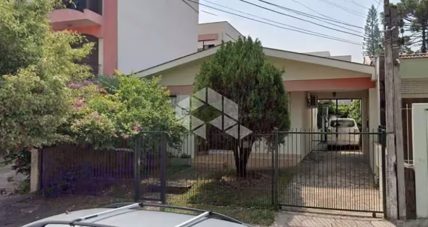 Casa á venda de 3 quartos, 1 suíte, 3 vagas de garagem  perto do shopping iguatemi!