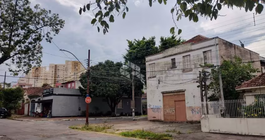 Prédio com 315m², no bairro partenon para investidores.