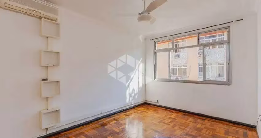 Apartamento de 2 quartos desocupado próximo ao carrefour